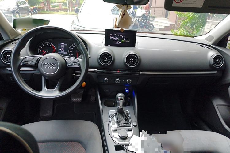 Used Audi A3 2019 Limousine 35 TFSI Ambition China V Center Console