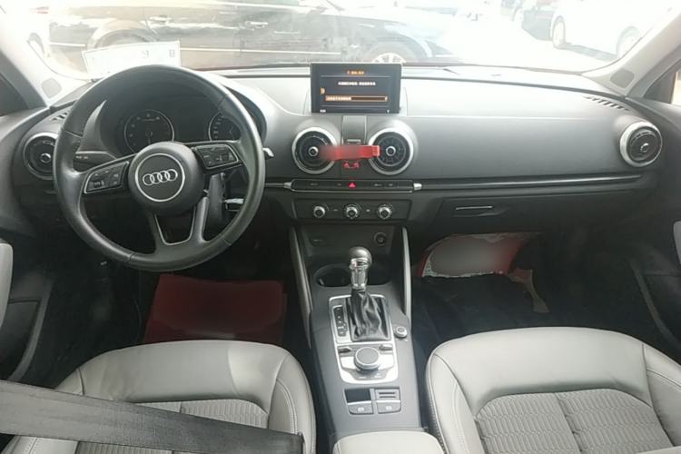 Used Audi A3 2019 Sportback 35 TFSI Fashion Edition China VI Emission Standard Center Console
