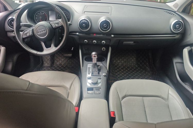Used Audi A3 2019 Limousine 35 TFSI Fashion Edition China V standard Center Console