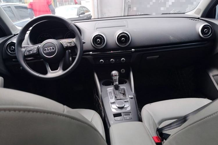 Used Audi A3 2019 Limousine 35 TFSI Fashion Edition China V standard Center Console