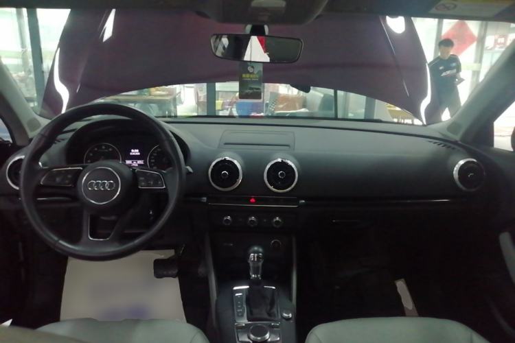 Used Audi A3 2019 Sportback 35 TFSI Fashion Edition China VI Emission Standard Center Console