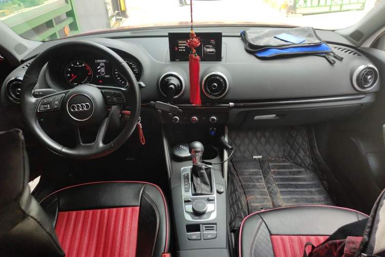 Used Audi A3 2019 Limousine 35 TFSI Fashion Edition China VI Emission Standard Center Console