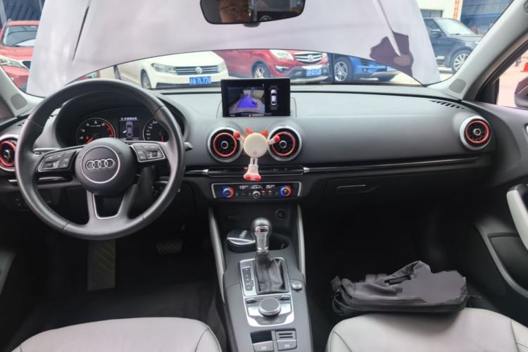 Used Audi A3 2019 Limousine 35 TFSI Fashion Edition China V standard Center Console