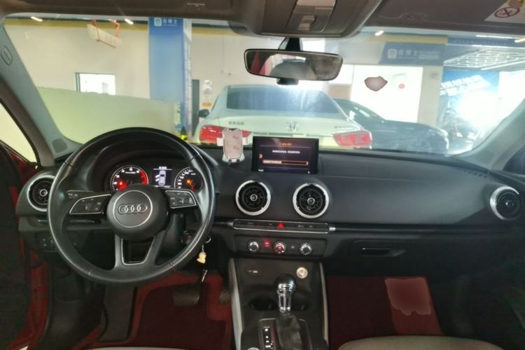 Used Audi A3 2019 Sportback 35 TFSI Fashion Edition China VI Emission Standard Center Console