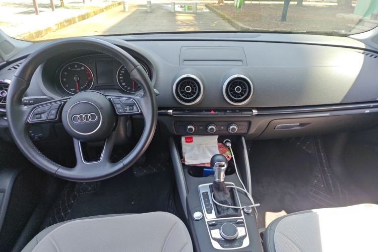 Used Audi A3 2019 Limousine 35 TFSI Fashion Edition China V standard Center Console
