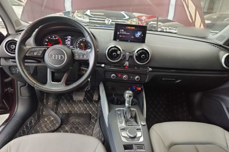 Used Audi A3 2019 Limousine 35 TFSI Fashion Edition China V standard Center Console