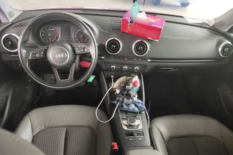 Used Audi A3 2019 Limousine 35 TFSI Fashion Edition China VI Emission Standard Center Console