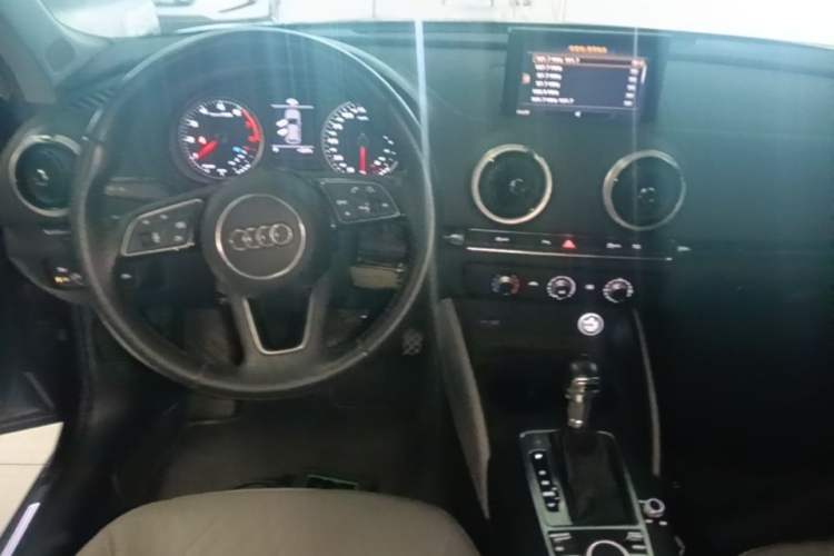 Used Audi A3 2019 Sportback 35 TFSI Fashion Edition China VI Emission Standard Center Console