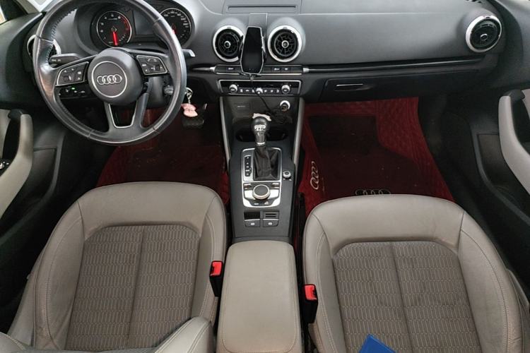 Used Audi A3 2019 Limousine 35 TFSI Fashion Edition China VI Emission Standard Center Console