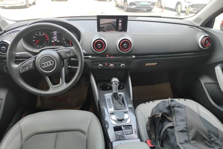 Used Audi A3 2019 Limousine 35 TFSI Fashion Edition China V standard Center Console