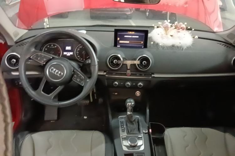 Used Audi A3 2019 Sportback 35 TFSI Ambition China VI Center Console