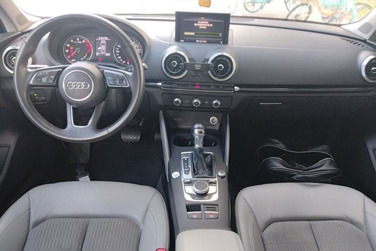 Used Audi A3 2019 Limousine 35 TFSI Fashion Edition China VI Emission Standard Center Console