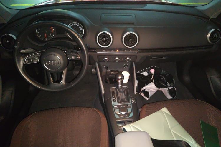 Used Audi A3 2019 Limousine 35 TFSI Fashion Edition China VI Emission Standard Center Console