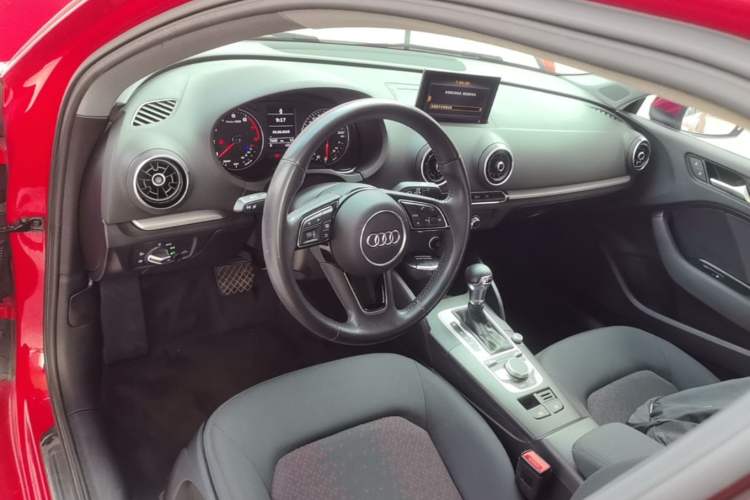 Used Audi A3 2019 Limousine 35 TFSI Ambition China V Center Console