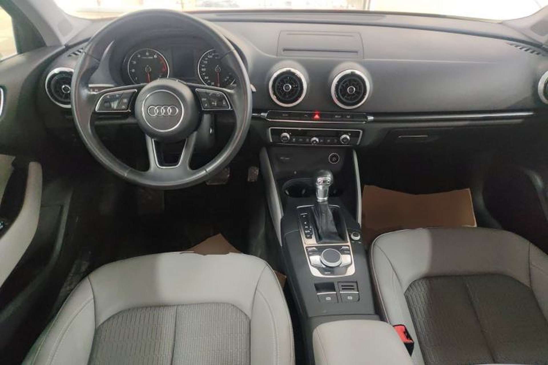 Used Audi A3 2019 Limousine 35 TFSI Fashion Edition China VI Emission Standard Center Console