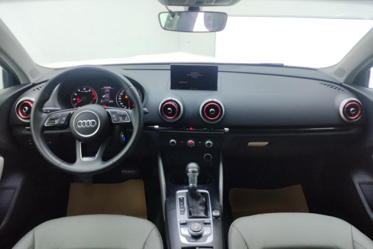 Used Audi A3 2019 Limousine 35 TFSI Fashion Edition China V standard Center Console