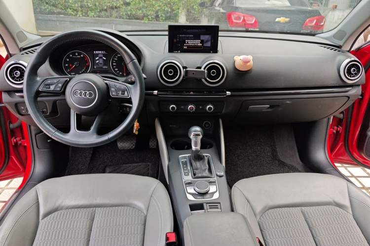 Used Audi A3 2019 Limousine 35 TFSI Fashion Edition China VI Emission Standard Center Console