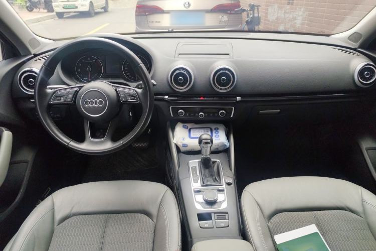 Used Audi A3 2019 Sportback 35 TFSI Fashion Edition China VI Emission Standard Center Console