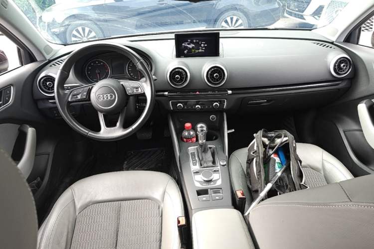 Used Audi A3 2019 Limousine 35 TFSI Fashion Edition China VI Emission Standard Center Console