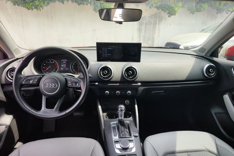 Used Audi A3 2019 Sportback 35 TFSI Fashion Edition China VI Emission Standard Center Console