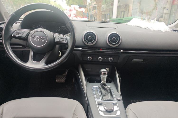 Used Audi A3 2019 Limousine 35 TFSI Fashion Edition China V standard Center Console
