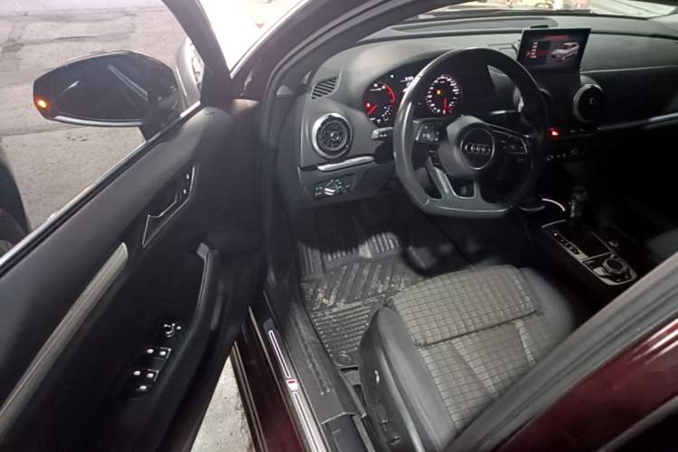 Used Audi A3 2019 Sportback 35 TFSI Sporty Version China VI Driver Seat