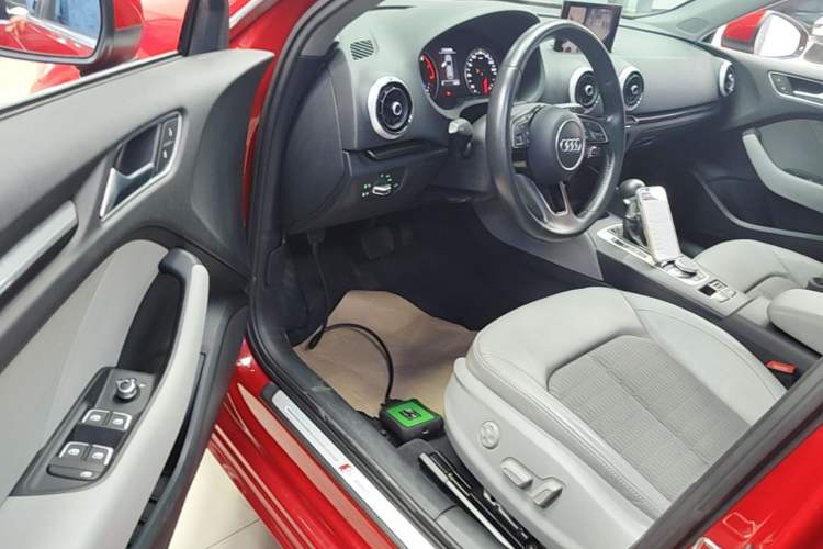 Used Audi A3 2019 Sportback 35 TFSI Fashion Edition China VI Emission Standard Driver Seat