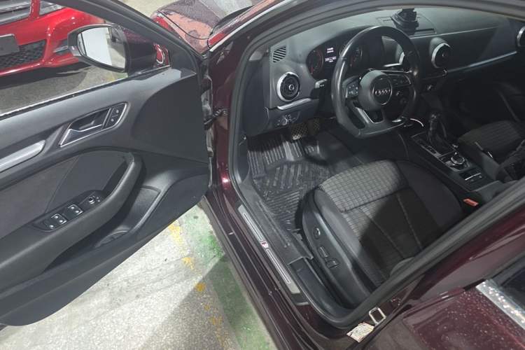 Used Audi A3 2019 Sportback 35 TFSI Sporty Version China VI Driver Seat