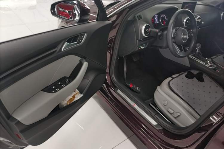 Used Audi A3 2019 Sportback 35 TFSI Fashion Edition China VI Emission Standard Driver Seat