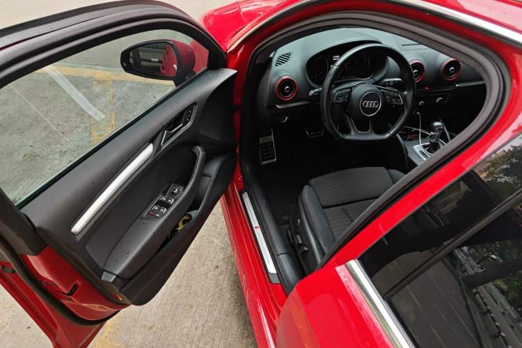 Used Audi A3 2019 Sportback 40 TFSI Sporty Model China VI Driver Seat