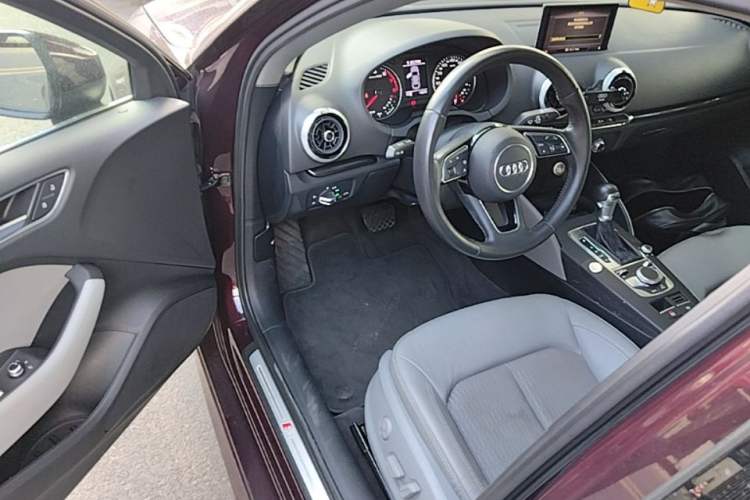 Used Audi A3 2019 Limousine 35 TFSI Fashion Edition China VI Emission Standard Driver Seat