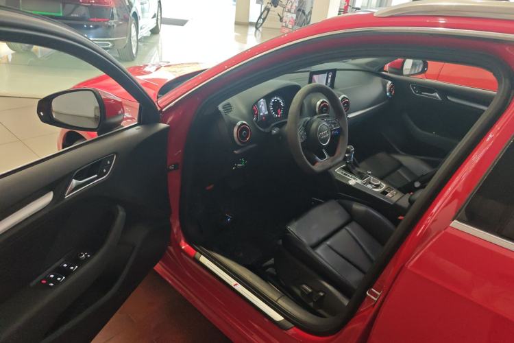 Used Audi A3 2019 Sportback 35 TFSI Sporty Version China VI Driver Seat