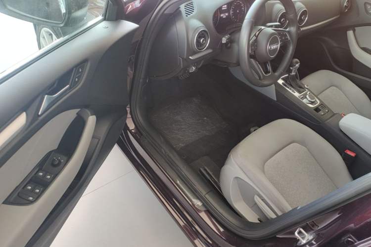 Used Audi A3 2019 Sportback 35 TFSI Ambition China VI Driver Seat