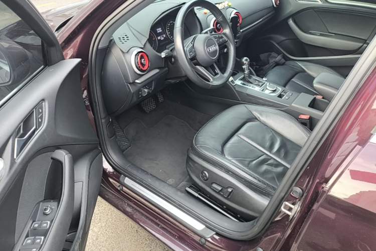 Used Audi A3 2019 Limousine 35 TFSI Style Edition China VI Emission Standard Driver Seat