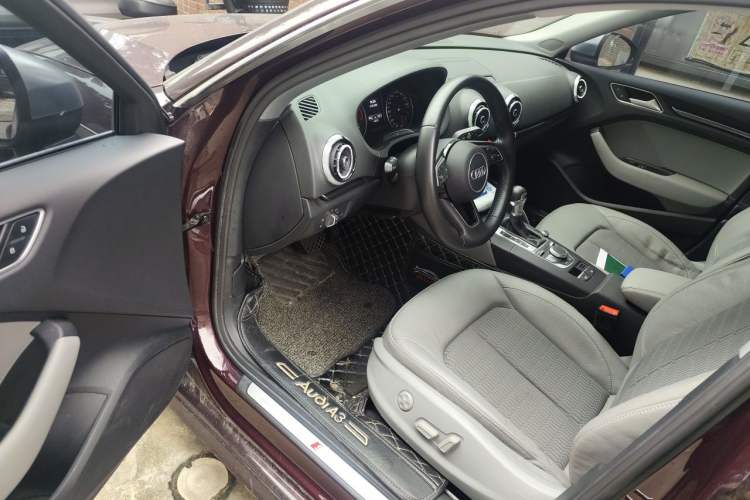 Used Audi A3 2019 Sportback 35 TFSI Fashion Edition China VI Emission Standard Driver Seat
