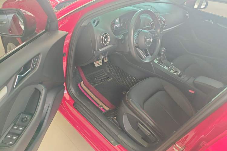Used Audi A3 2019 Sportback 35 TFSI Ambition China VI Driver Seat