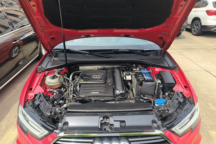 Used Audi A3 2019 Limousine 35 TFSI Fashion Edition China VI Emission Standard Engine Bay