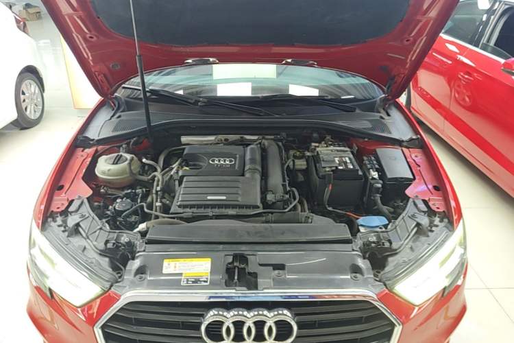 Used Audi A3 2019 Sportback 35 TFSI Fashion Edition China VI Emission Standard Engine Bay