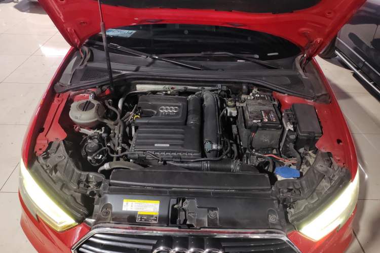 Used Audi A3 2019 Sportback 35 TFSI Fashion Edition China VI Emission Standard Engine Bay