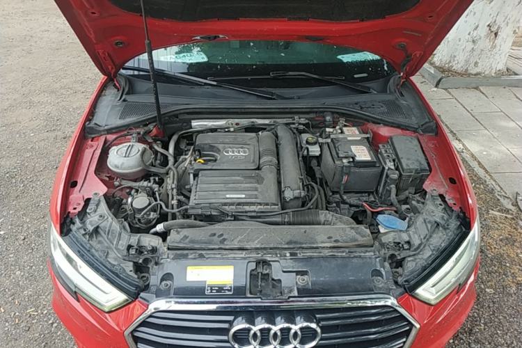 Used Audi A3 2019 Sportback 35 TFSI Fashion Edition China VI Emission Standard Engine Bay