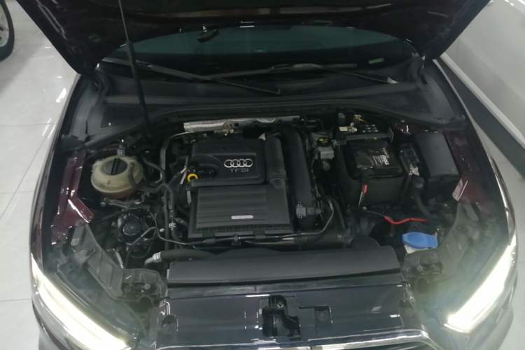 Used Audi A3 2019 Sportback 35 TFSI Fashion Edition China VI Emission Standard Engine Bay