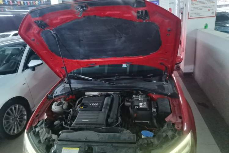 Used Audi A3 2019 Sportback 35 TFSI Fashion Edition China VI Emission Standard Engine Bay