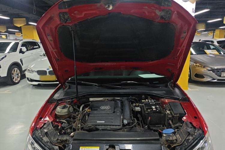 Used Audi A3 2019 Sportback 35 TFSI Fashion Edition China VI Emission Standard Engine Bay