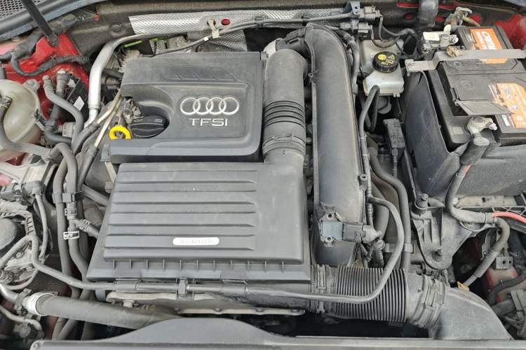 Used Audi A3 2019 Sportback 35 TFSI Fashion Edition China VI Emission Standard Engine Bay