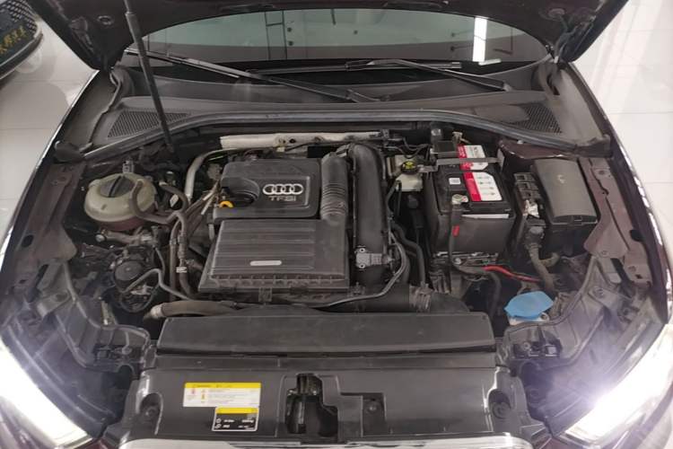 Used Audi A3 2019 Sportback 35 TFSI Fashion Edition China VI Emission Standard Engine Bay