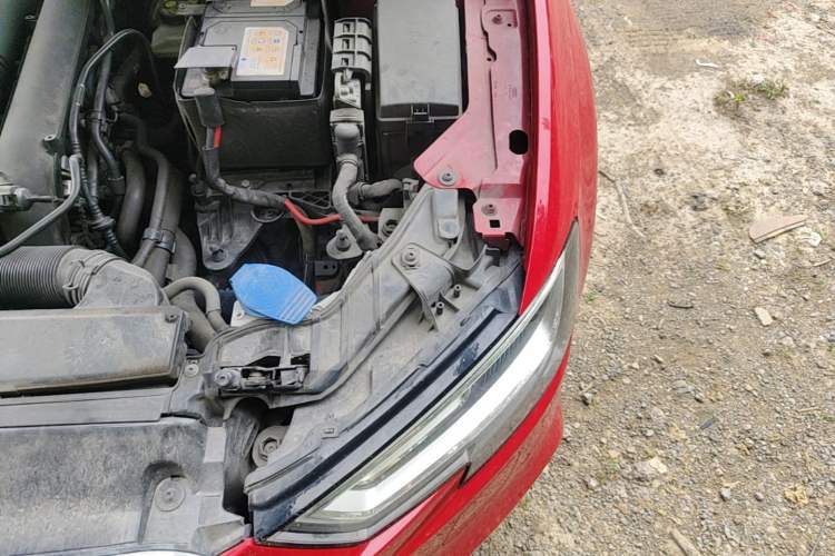 Used Audi A3 2019 Sportback 35 TFSI Fashion Edition China VI Emission Standard Engine Bay Left