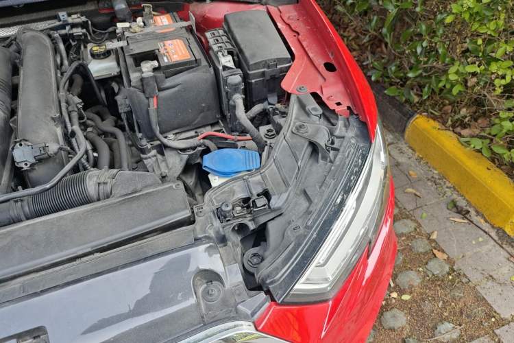 Used Audi A3 2019 Sportback 35 TFSI Fashion Edition China VI Emission Standard Engine Bay Left