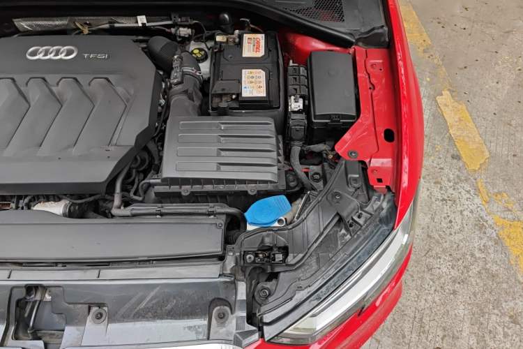 Used Audi A3 2019 Sportback 40 TFSI Sporty Model China VI Engine Bay Left