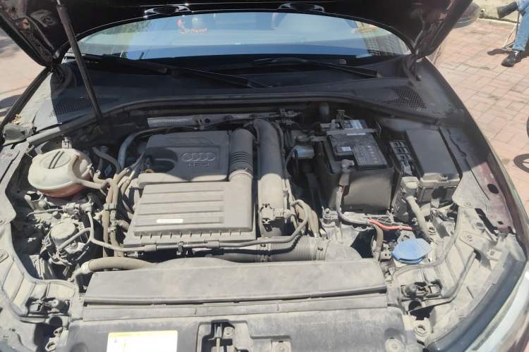 Used Audi A3 2019 Limousine 35 TFSI Style Edition China VI Emission Standard Engine Bay Left