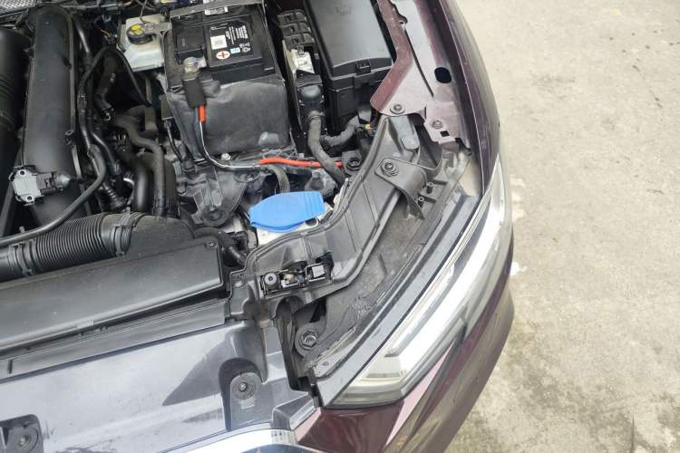 Used Audi A3 2019 Sportback 35 TFSI Fashion Edition China VI Emission Standard Engine Bay Left